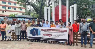 আইভীকে বহনকারী গাড়িতে হামলার ঘটনায় সাংবাদিক গ্রেপ্তার, প্রতিবাদে মানববন্ধন